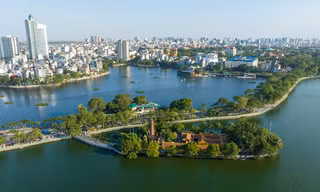 Ngắm Hà Nội vừa cổ kính vừa hiện đại qua góc máy từ trên cao