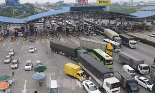 Trong ngày đầu Hà Nội áp dụng Chỉ thị 16, tuyến cao tốc Pháp Vân hướng về Hà Nội đã ùn tắc kéo dài, đa số xe bị buộc phải quay đầu. 
