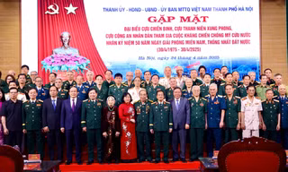 Bí thư Hà Nội gặp mặt, tri ân cựu chiến binh từng tham gia kháng chiến chống Mỹ cứu nước