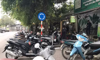Hà Nội: Chung cư HH Linh Đàm và nhiều tuyến phố bị 'bêu tên' trong chiến dịch đòi lại vỉa hè