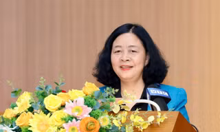 Bí thư Thành ủy Hà Nội Bùi Thị Minh Hoài lần đầu tiếp xúc cử tri Thủ đô