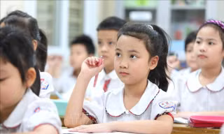 Hà Nội: Học sinh lớp 1 - 6 trở lại trường từ 6/4, có bán trú
