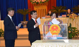 HĐND tỉnh Yên Bái bỏ phiếu tín nhiệm. Ảnh: yenbai.gov