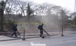 Hà Nội: Thi công vô trách nhiệm, dùng máy thổi bụi bay lên trời