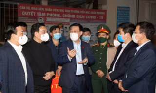 Bí thư Vương Đình Huệ kiểm tra đột xuất việc phòng chống dịch COVID-19