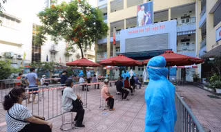 Hà Nội: Thêm 13 ca dương tính, 'ổ dịch' Thanh Xuân Trung có 422 ca