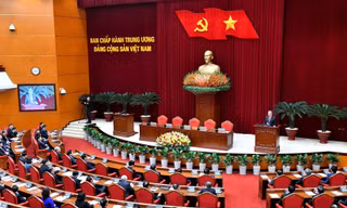 Bộ Chính trị: Nghiên cứu bỏ cấp huyện, sáp nhập một số tỉnh 