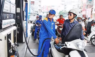 Xem xét đề xuất giảm thuế môi trường để hạ giá xăng dầu vào tuần tới