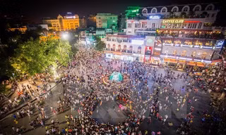 Phố đi bộ Hà Nội về đêm