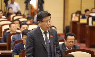Phó Chủ tịch Hà Nội tiết lộ nguyên nhân công viên xây xong ngăn người dân vào 