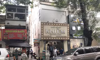 Nhà hàng ở Hà Nội bị phạt 2 triệu đồng vì nhân viên... không cắt móng tay