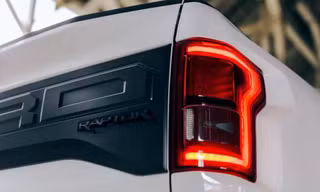 Hàng loạt xe bán tải Ford bị trộm đèn hậu