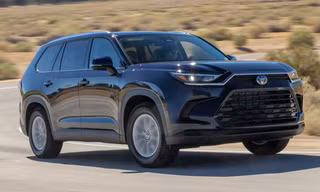 Toyota tạm dừng sản xuất 2 dòng xe SUV vì lỗi túi khí