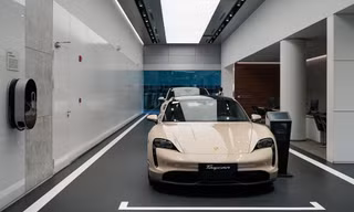 Triệu hồi xe điện Porsche Taycan tại Việt Nam