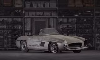 Xế cổ Mercedes 300SL hư hỏng nặng được đấu giá cao bất ngờ