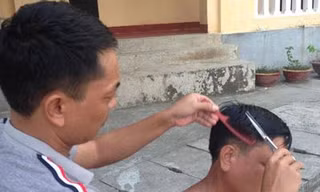 Bộ đội Trường Sa khó cắt tóc 3 phân vì... thiếu tông đơ