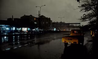 Hạ Long đột ngột chìm trong màn đêm lúc... 9h sáng