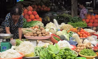Chợ ở Sài Gòn ế ẩm dịp lễ, giá cả hàng hóa lại tăng