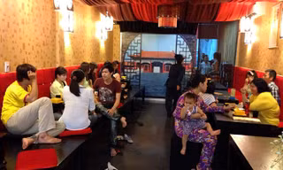 Chiêu 'độc' hút khách của hàng quán Sài Gòn