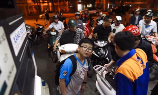 10 ngày tăng giá 2 lần, xăng tiếp tục tăng trên mức kỷ lục.