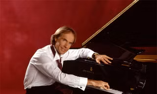 Nghệ sĩ piano Richard Clayderman sắp biểu diễn tại Hà Nội