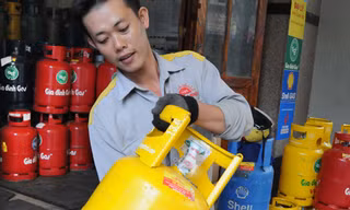 Gas giảm 13.000 đồng/bình