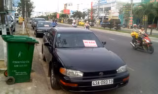 Ôtô nối đuôi nhau rao bán ở vỉa hè Đà Nẵng