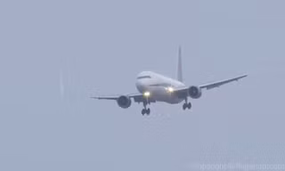 Thót tim cảnh Boeing 767 hạ cánh như trực thăng