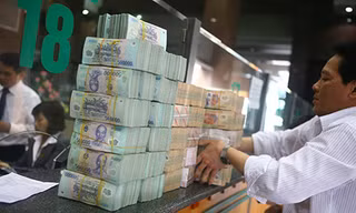 Hàng loạt ngân hàng giảm lãi suất tiết kiệm