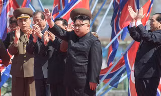 Chủ tịch Triều Tiên Kim Jong-un (giữa). Ảnh: sputnik