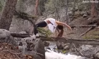 ‘Sống ảo’ tập yoga trên cầu độc mộc, cô gái ngã lộn cổ xuống sông