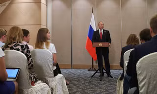 Tổng thống Nga Vladimir Putin mở cuộc họp báo về kết quả Hội nghị thượng đỉnh Nhóm các nền kinh tế mới nổi hàng đầu thế giới (BRICS) tại Trung Quốc vào hôm 5/9. Ảnh: Sputnik