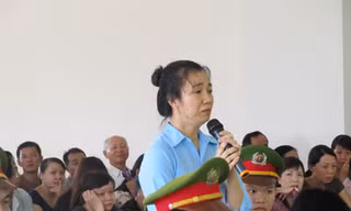 Vợ chồng 'siêu trộm' lại diễn kịch trước tòa