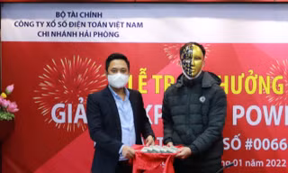 Anh xe ôm ở Hà Nội nhận hơn 214 tỷ đồng trúng độc đắc Vietlott