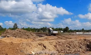 Cao tốc Mỹ Thuận - Cần Thơ chậm tiến độ làm ảnh hưởng cuộc sống người dân