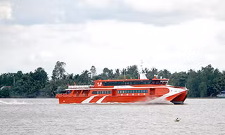 Tàu cao tốc Cần Thơ - Côn Đảo làm sạt lở bờ sông, cuốn trôi nhiều ngư cụ của dân?