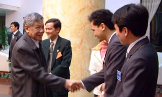 Nguyên TBT Lê Khả Phiêu về thăm Thanh Hoá , Ảnh chụp ngày 28/11/2004 