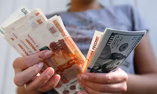Nga muốn thoát khỏi sự thống trị của đồng USD. Ảnh: RT.