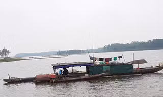 Gia đình anh Nguyễn Văn Trang đã rời bỏ “tư dinh” của mình ở hồ Suối Hai để trở về sum họp với gia đình để bắt đầu cuộc mưu sinh mới.