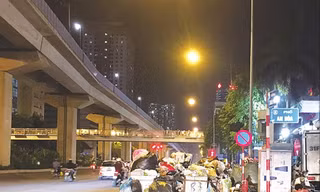 Công ty Minh Quân tập kết rác thải gây cản trở giao thông tại Hà ĐôngẢnh: Ngọc Hải 