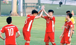 Thầy trò HLV Park Hang - seo vẫn rất thận trọng chuẩn bị cho AFF cup 2018 sau chiến thắng trước Seoul FC ở trận giao hữu thứ 2 trên đất Hàn Quốc. Ảnh: VSI 