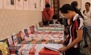 Ở nhà mùa dịch, người trẻ rủ nhau đọc sách giá trị sống