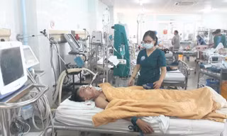 Người đàn ông tử vong sau nhiều ngày hôn mê do uống rượu ngâm