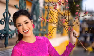 Không chọn áo dài, Hoa hậu Khánh Vân diện áo bà ba rực rỡ trong bộ ảnh đón Tết