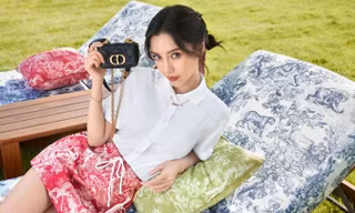 Khoe ảnh mặc đồ giới hạn của Dior, Angelababy lại bị chê vì kiểu tóc quá xuề xòa