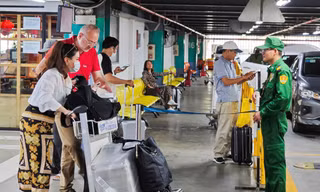 Cảnh tượng bên trong sân bay Tân Sơn Nhất trước kỳ nghỉ 2/9