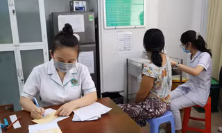 Sau thời gian cạn kiệt vắc xin, hơn 8.000 liều 5 trong 1 đã về đến TPHCM