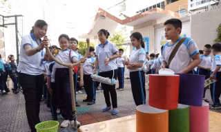 TPHCM soạn giải pháp chống 'chạy' hộ khẩu, học trái tuyến