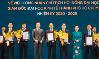 Công bố quyết định của Thủ tướng chuyển Trường Đại học Kinh tế TPHCM thành Đại học Kinh tế TPHCM