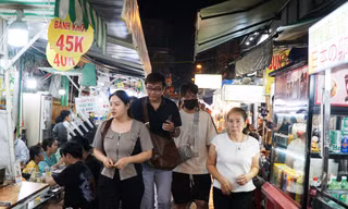 2 phố ẩm thực nổi tiếng ở TPHCM: Nơi đìu hiu, chỗ nườm nượp khách